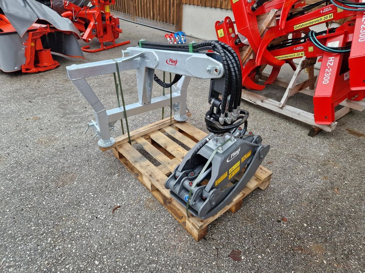 Ladekrane & Rückezange of the type Fliegl Verladezange hydraulisch mit Aufnahmebock »Combi, Neumaschine in Grünbach (Picture 4)